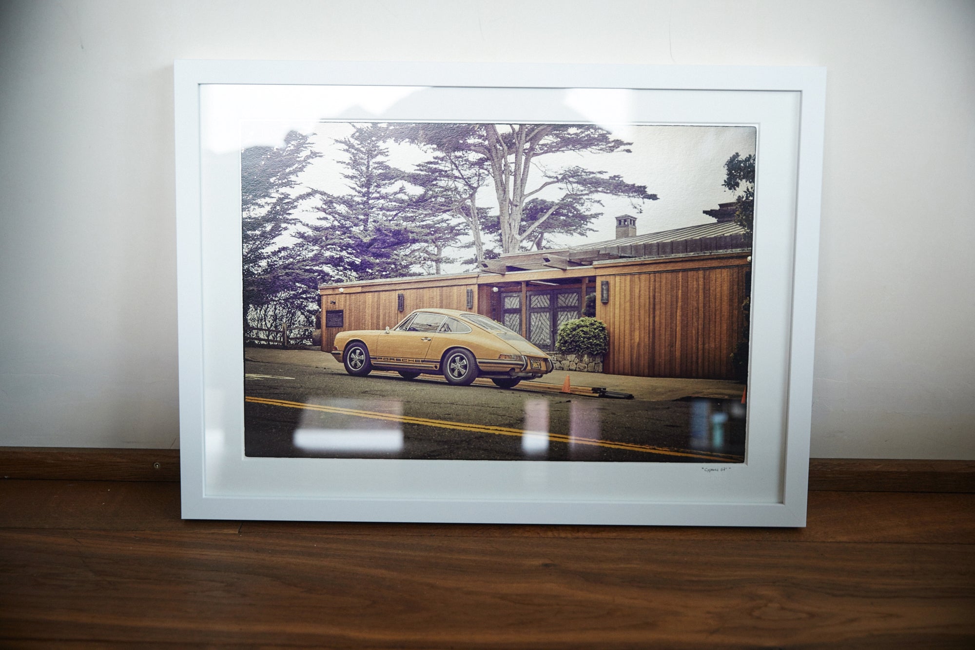 Porsche 911 67 S ex-Rallye car in front of mid-century home, Sea Cliff 2016 – fine art print