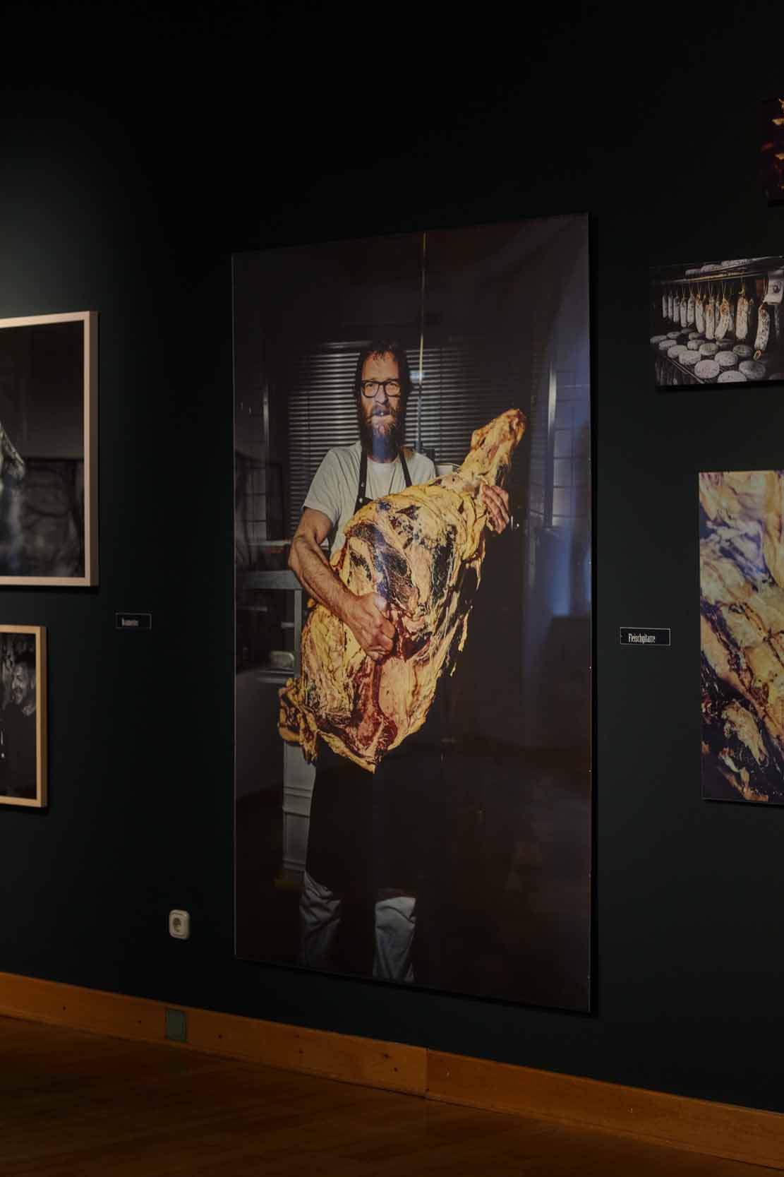 Fine art photography by Frank Kayser – Christian Wenzel, butcher and culinary artist, holding dry-aged beef like a guitar.