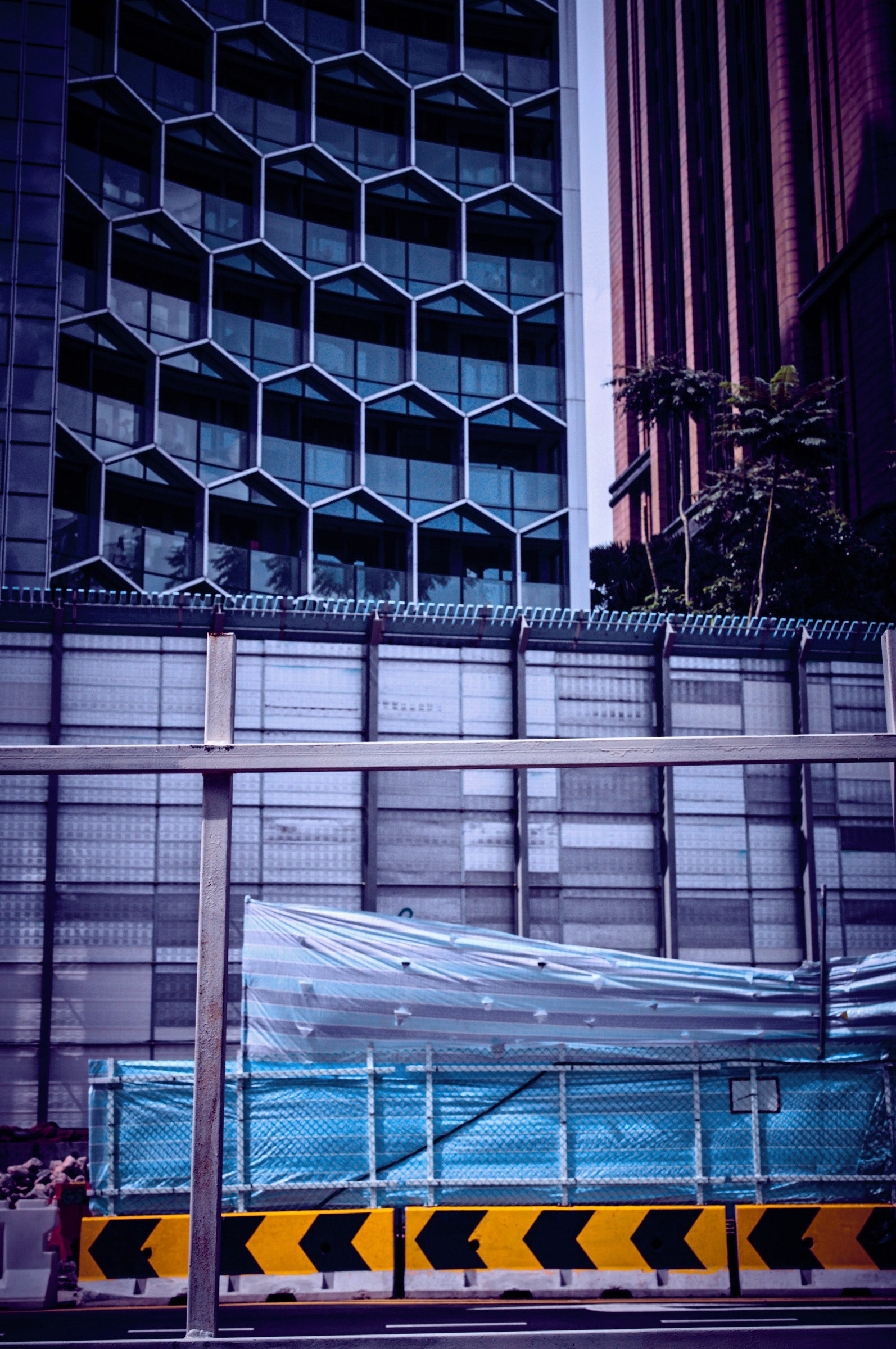 Singapore honeycomb façade with arrows and site textures—limited edition fine art photograph by Frank Kayser, 2019.