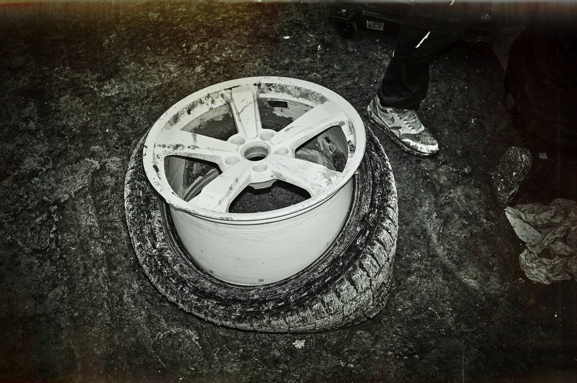 a destroyed Porsche 911 Dakar rallye rim